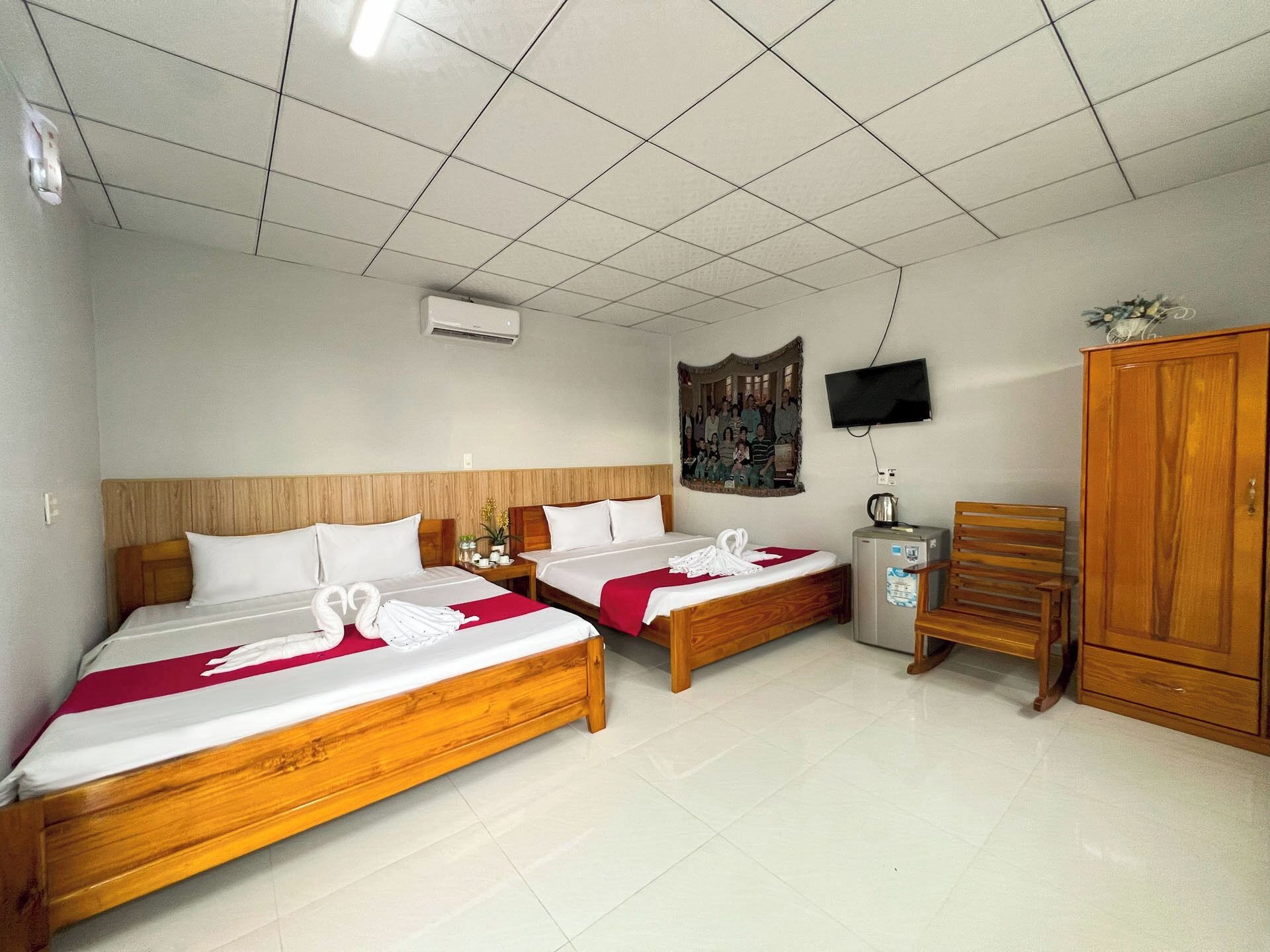 Allergitestet sengetøy, memory foam-senger, safe på rommet og skrivebord