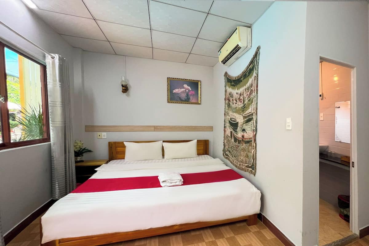 Superior Room, Pool View | Hypo-allergenic bedding, memory foam beds, in-room safe, desk