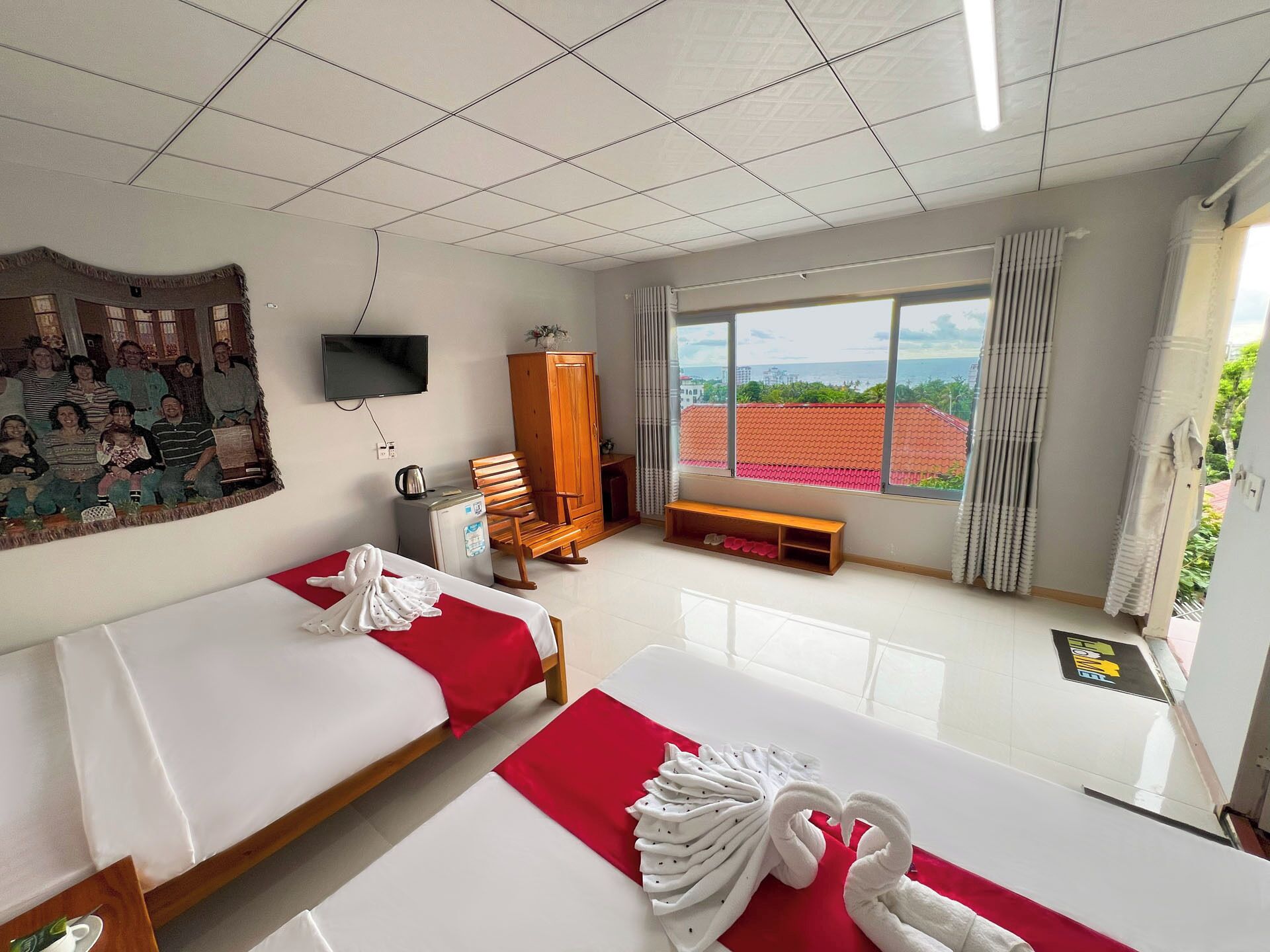 Executive Quadruple Room, Garden View | Hypo-allergenic bedding, memory-foam beds, in-room safe, desk