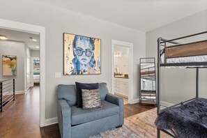 Télévision, baby-foot, espaces bureaux