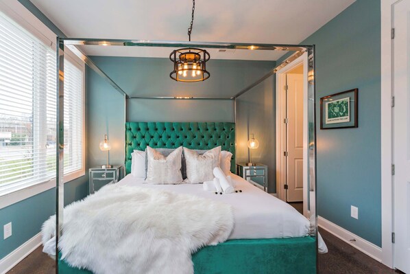 7 habitaciones, tabla de planchar con plancha, wifi y ropa de cama 