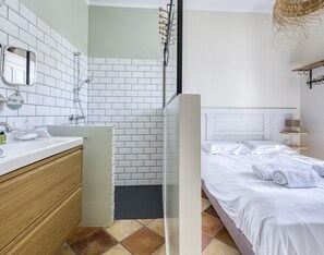 4 bedrooms, iron/ironing board, free WiFi, bed sheets - The Garden at the End of the Lake – Doussard (Doussard)