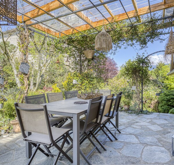 Outdoor dining - The Garden at the End of the Lake – Doussard (Doussard)