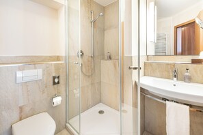 Business Single Room, City View | Bathroom - Hotel Bayerischer Hof  (Freising)