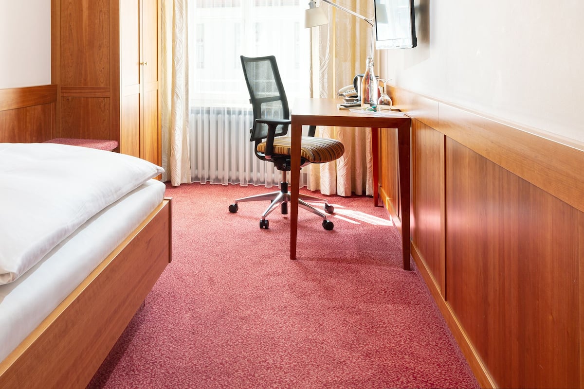 Business Single Room, City View | 1 bedroom, in-room safe, desk, laptop workspace
