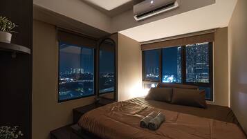 2 bedrooms, blackout drapes, soundproofing, free WiFi