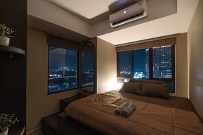 2 bedrooms, blackout drapes, soundproofing, free WiFi