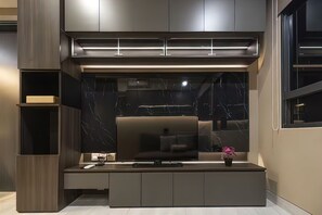 Superior Apartment, 2 Bedrooms, Kitchen, City View | Living area