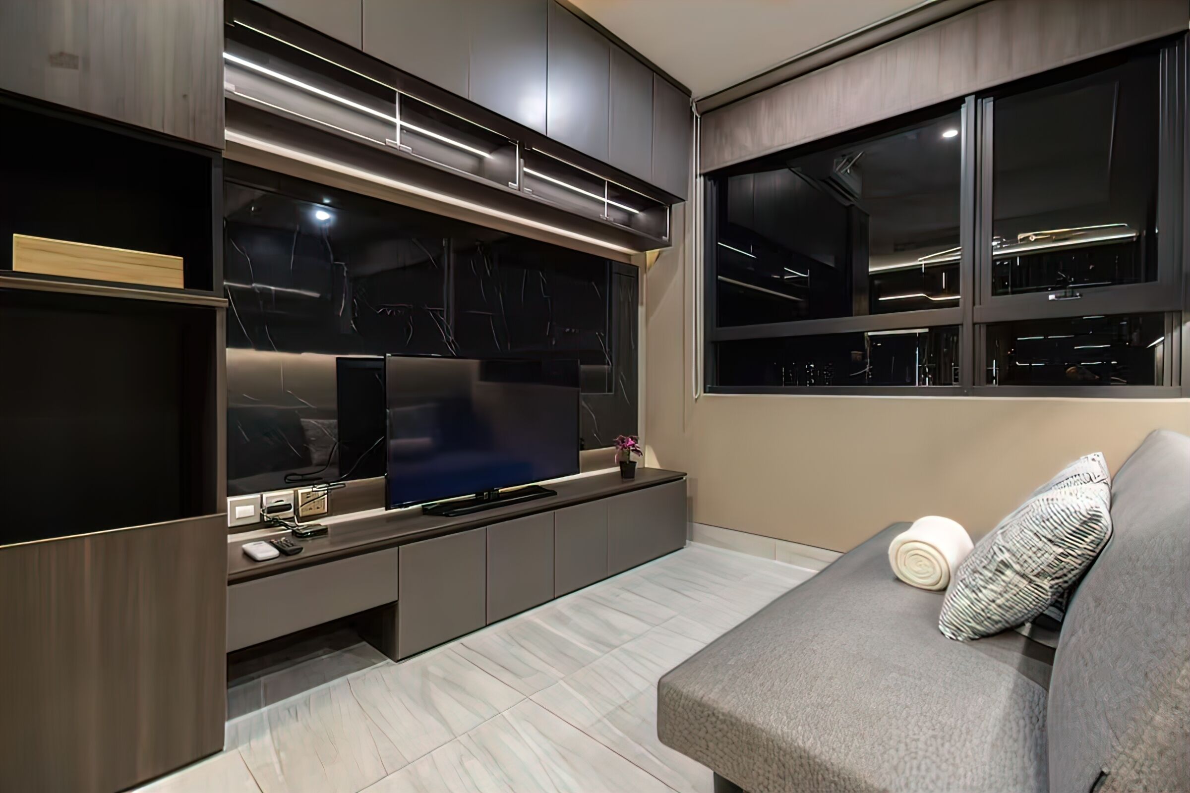 高级公寓, 2 间卧室, 厨房, 城市景观 | 起居区 | 35-英寸纯平电视（配备有线频道）