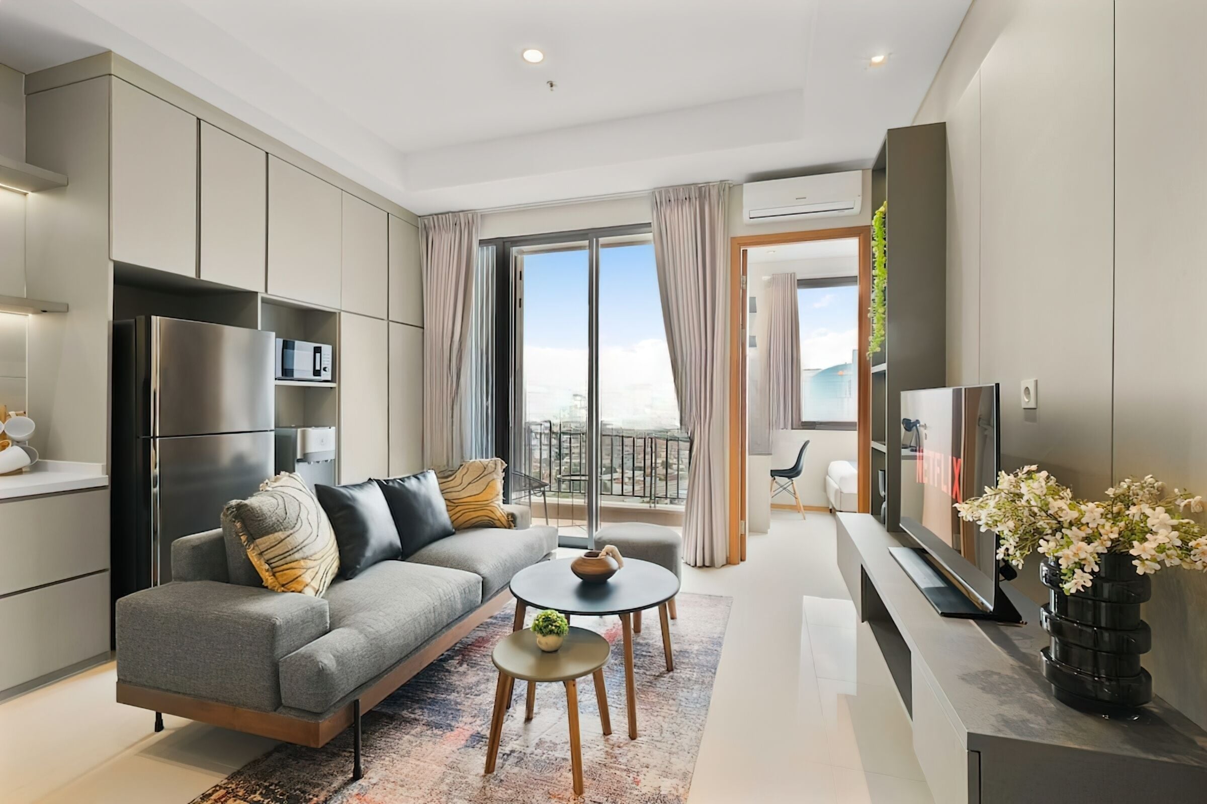 Apartemen Superior, 2 kamar tidur, dapur, pemandangan kota | Area keluarga | Televisi layar datar 42-inci dengan saluran TV kabel