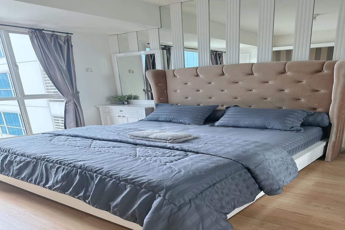 Apartamento luxo, 1 quarto, sacada, vista para a cidade | 2 quartos, frigobar, escrivaninha, espaço de trabalho para notebook