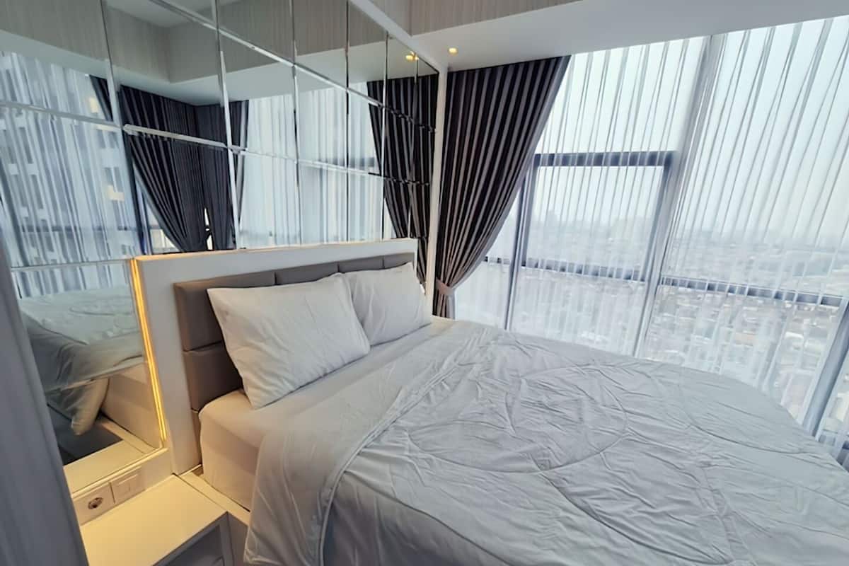Apartamento luxo, 3 quartos, sacada, vista para a cidade | 2 quartos, frigobar, escrivaninha, espaço de trabalho para notebook