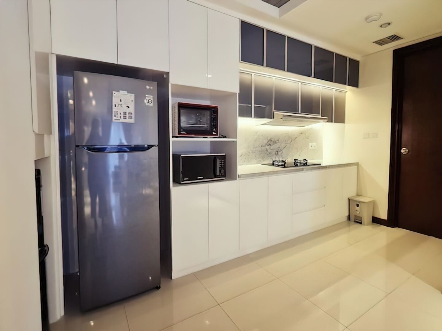 Superior Apartment, 3 Bedrooms, Kitchen, City View | Private kitchen | Fridge, microwave, stovetop, cookware/dishes/utensils