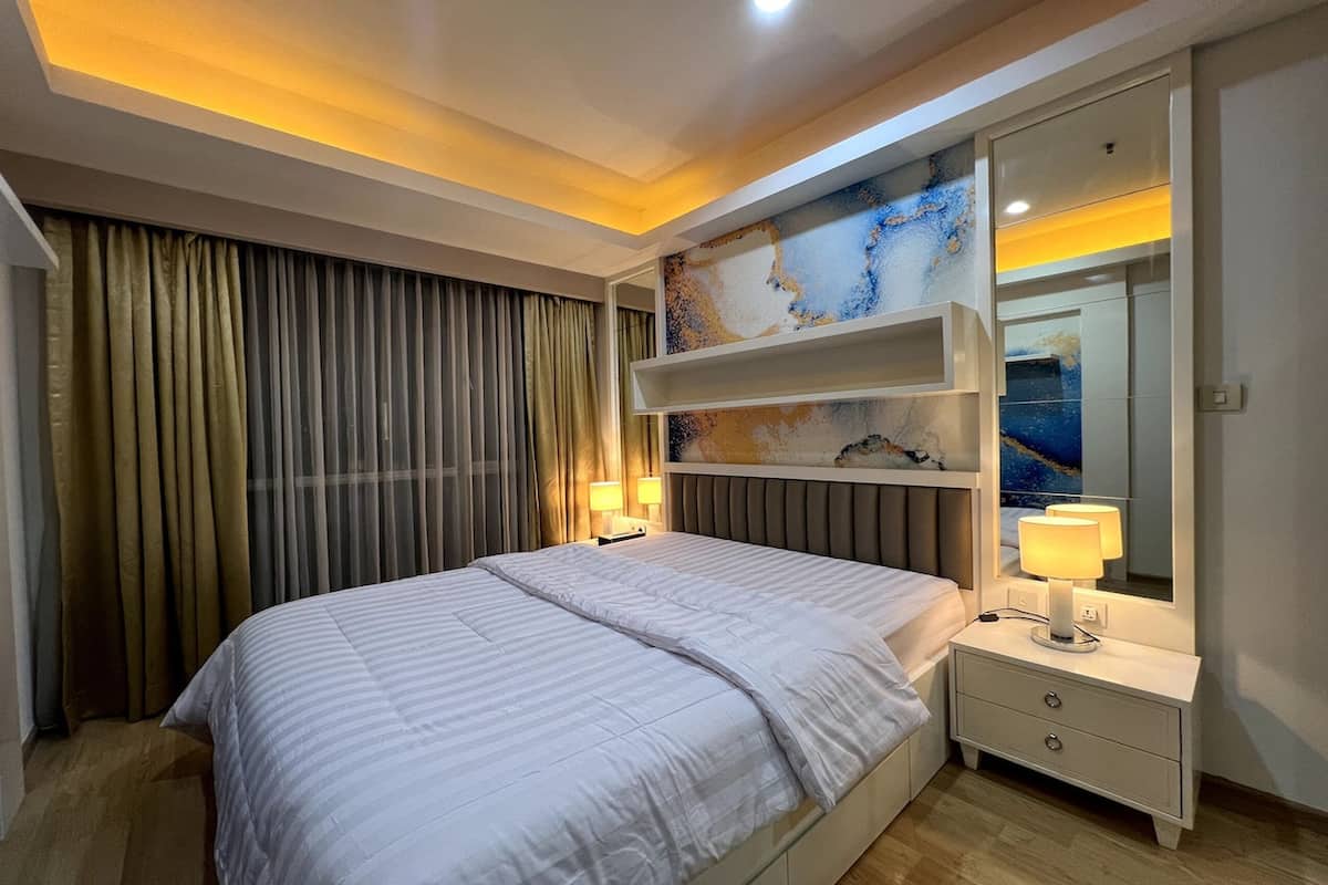 Apartamento luxo, 2 quartos, sacada, vista para a cidade | 2 quartos, frigobar, escrivaninha, espaço de trabalho para notebook