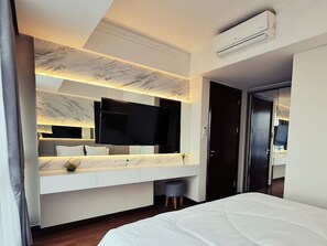 Superior Apartment, 3 Bedrooms, Kitchen, City View | Living area | 42-inch flat-screen TV with cable channels