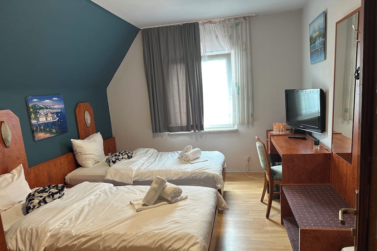 Economy Twin Room | Desk, laptop workspace, free WiFi, bed sheets