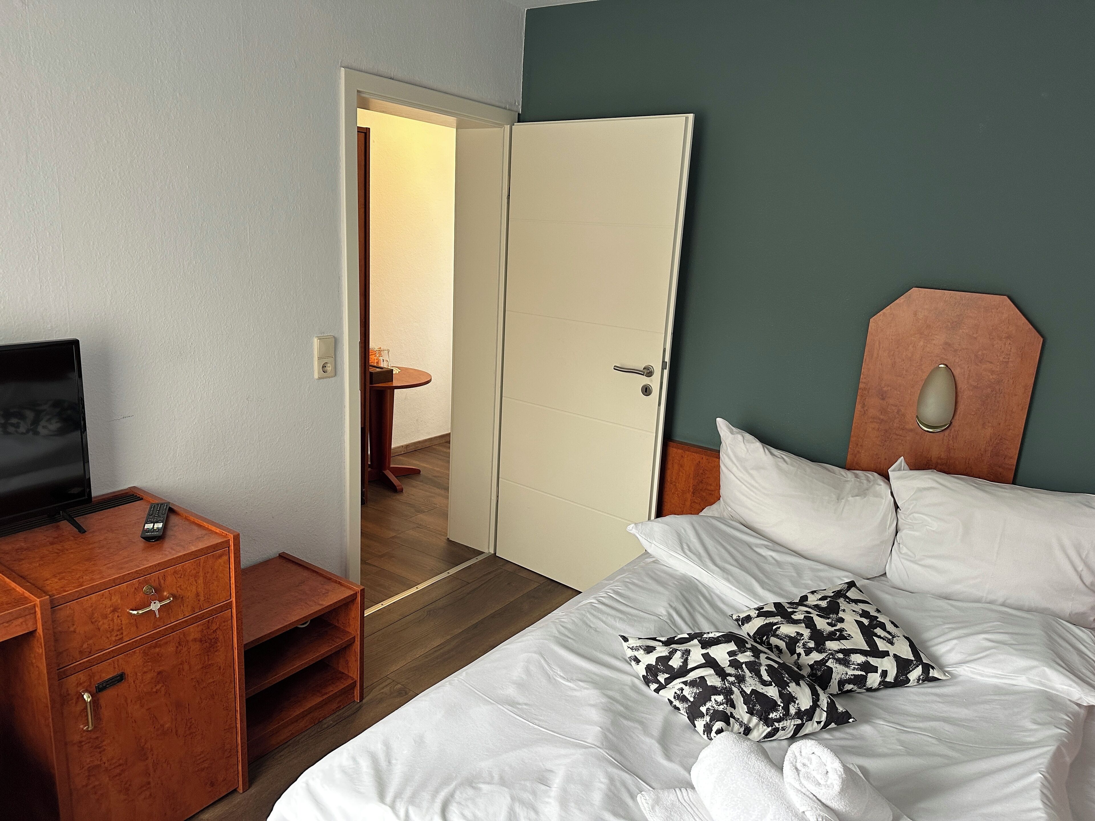 Standard-Doppelzimmer | Schreibtisch, laptopgeeigneter Arbeitsplatz, kostenloses WLAN