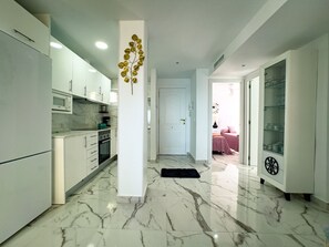 Fridge, microwave, oven, stovetop - Neptuno 508 (Marbella)