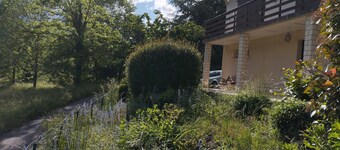 House in Barnas (07330) at the foot of the river and swimming