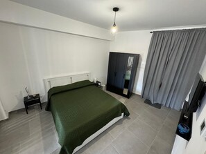 2 bedrooms, travel cot, WiFi, bed sheets - The courtyard holiday house (Caccamo)