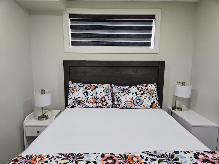 Fully Furnished Basement Unit Private Entrance Included - Manitoba