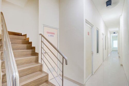 Hotel O Krekot Residence Pasar Baru