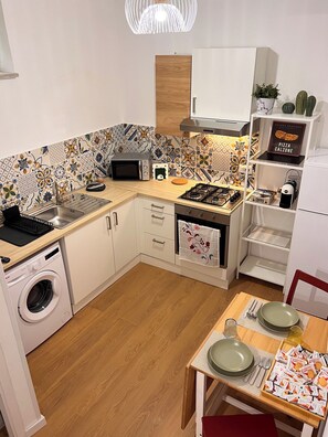 Fridge, microwave, oven, stovetop - The courtyard (Caccamo)