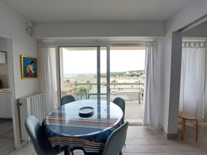 Dining - Renovated apartment with parking, near ocean in Anglet (Anglet)