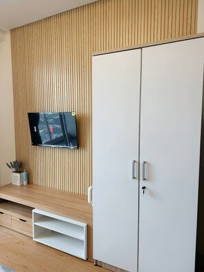 Exterior - Green Sedayu Suites by Emily (Jakarta)