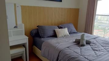 Standard Studio Suite, Balcony, Park View | Blackout drapes, soundproofing, free WiFi