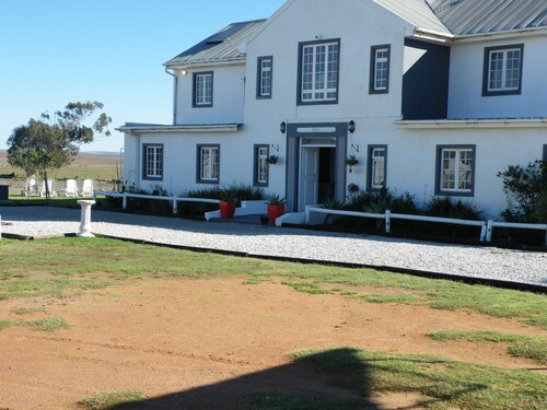 Amazing Farmhouse on the outskirts of Darling - 5 bedrooms for a perfect getaway