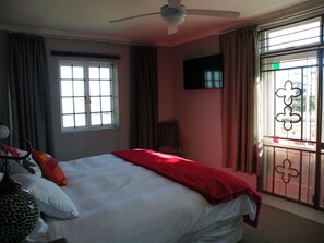 5 bedrooms, WiFi, bed sheets