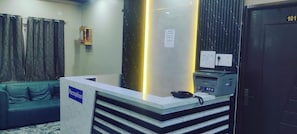 Quầy tiếp tân