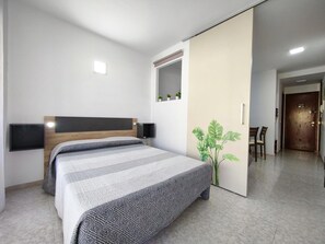 WiFi, bed sheets - Studio in Salou, Near Beach, Air Conditioning (Salou)