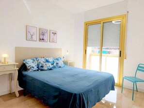 2 bedrooms, WiFi, bed sheets - Renovated 2-bedroom apartment with terrace in Salou (Salou)