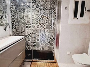 Hair dryer, towels
