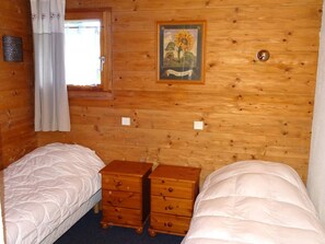 5 bedrooms, WiFi - Spacious 6-Room Apartment for 13 – Central Location, Near Slopes, WiFi, Linens Included in Winter (Les Gets)