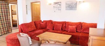 Spacious 6-Room Apartment for 13 – Central Location, Near Slopes, WiFi, Linens Included in Winter