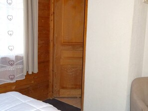 5 bedrooms, WiFi
