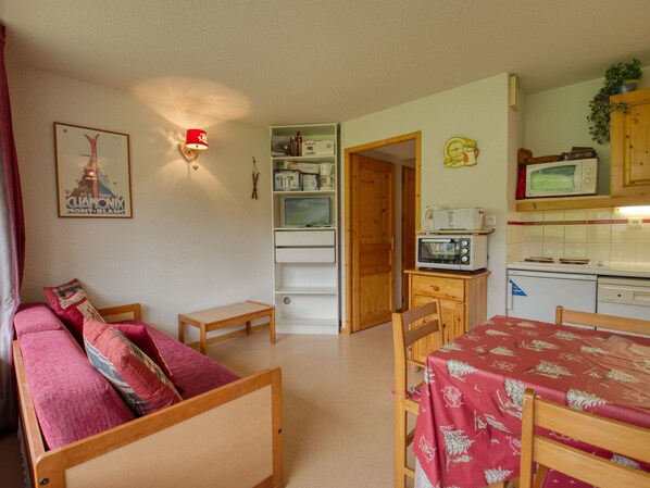 Interior - 1-bedroom apt, mountain area, slopes view, 4-6 pax, south, skis (Morillon 1100)