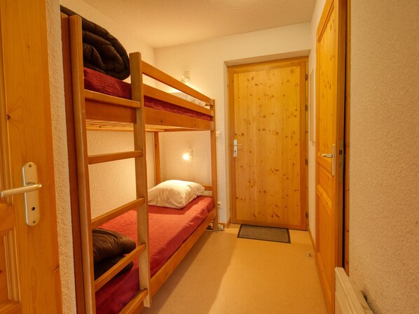 1 bedroom - 1-bedroom apt, mountain area, slopes view, 4-6 pax, south, skis (Morillon 1100)
