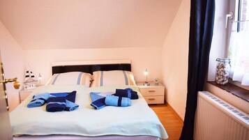 2 Schlafzimmer, Reisekinderbett, kostenloses WLAN