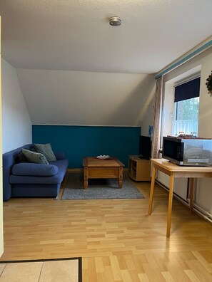 TV - Cozy Getaway in Dagebüll: Relax and Enjoy Nature's Beauty (Dagebüll)