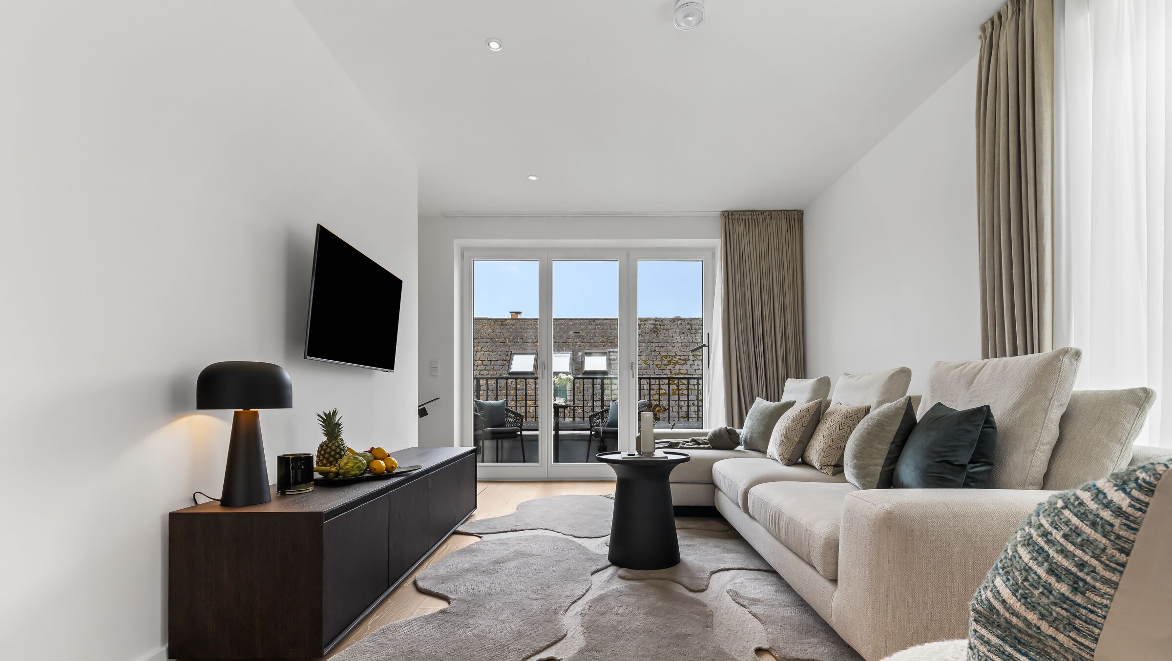 Een televisie en boeken