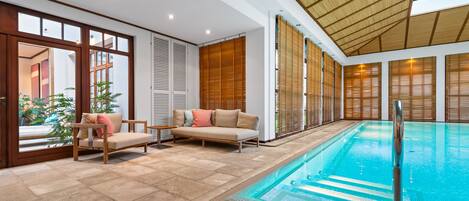 Innenpool, beheizter Pool