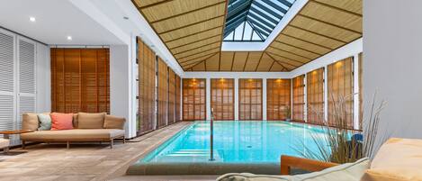 Innenpool, beheizter Pool