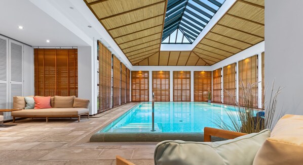Indoor pool, a heated pool - Luxury apartment with balcony, free SPA use and gym (Sylt)