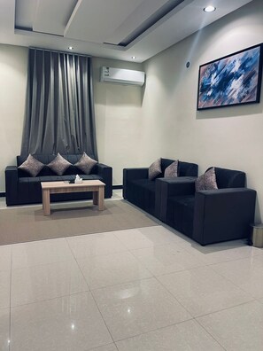 Basic Apartment | Living area