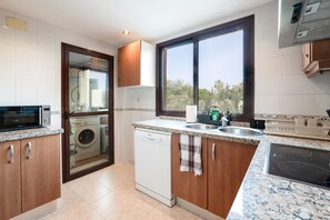 Fridge, microwave, oven, dishwasher