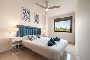 3 bedrooms, iron/ironing board, free WiFi, bed sheets